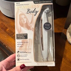 LAWLESS Finishing Touch Body Hair Remover - White and Gold